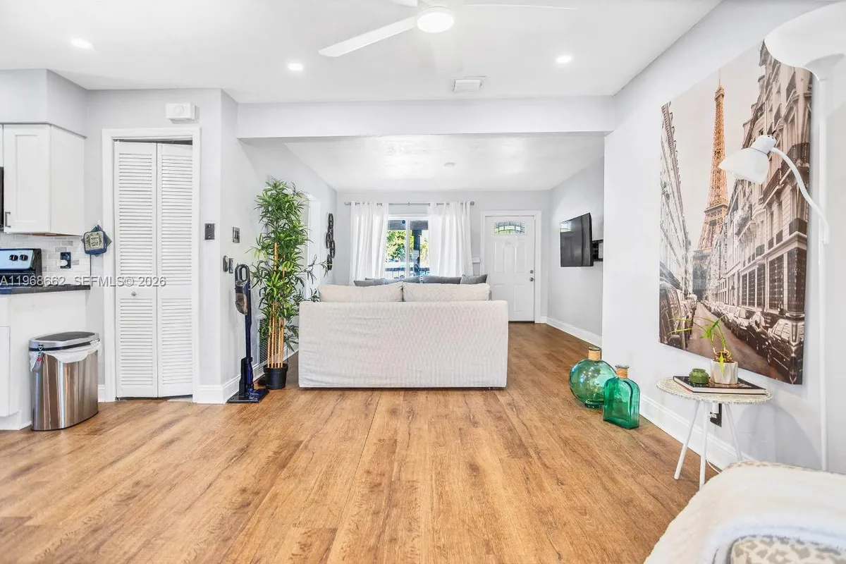 2450 NE 18th St, Pompano Beach FL 33062