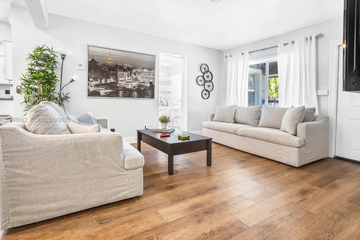 2450 NE 18th St, Pompano Beach FL 33062