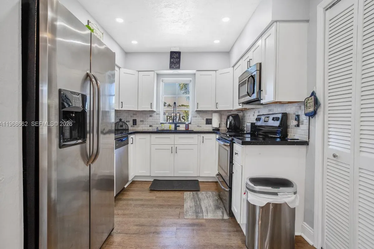 2450 NE 18th St, Pompano Beach FL 33062