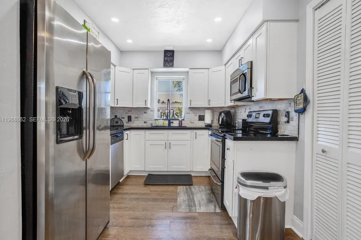 2450 NE 18th St, Pompano Beach FL 33062