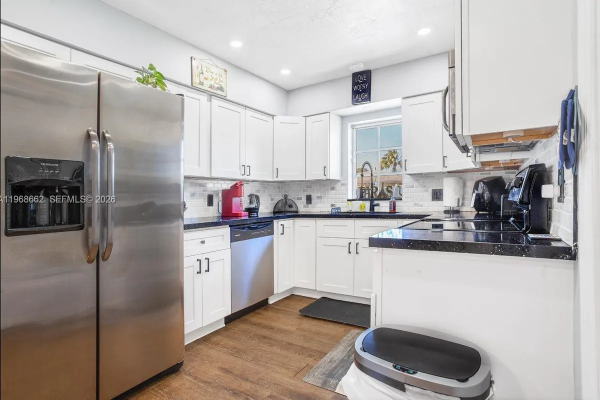 2450 NE 18th St, Pompano Beach FL 33062