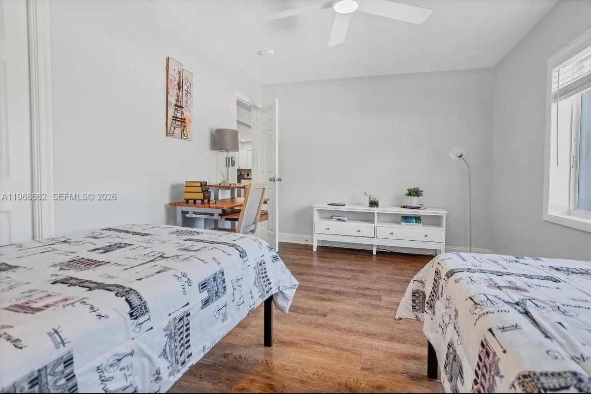 2450 NE 18th St, Pompano Beach FL 33062