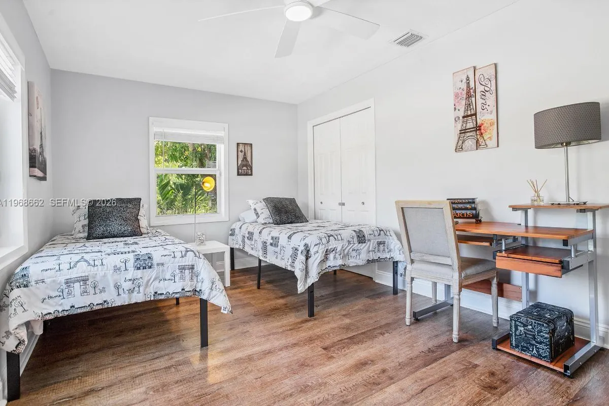 2450 NE 18th St, Pompano Beach FL 33062