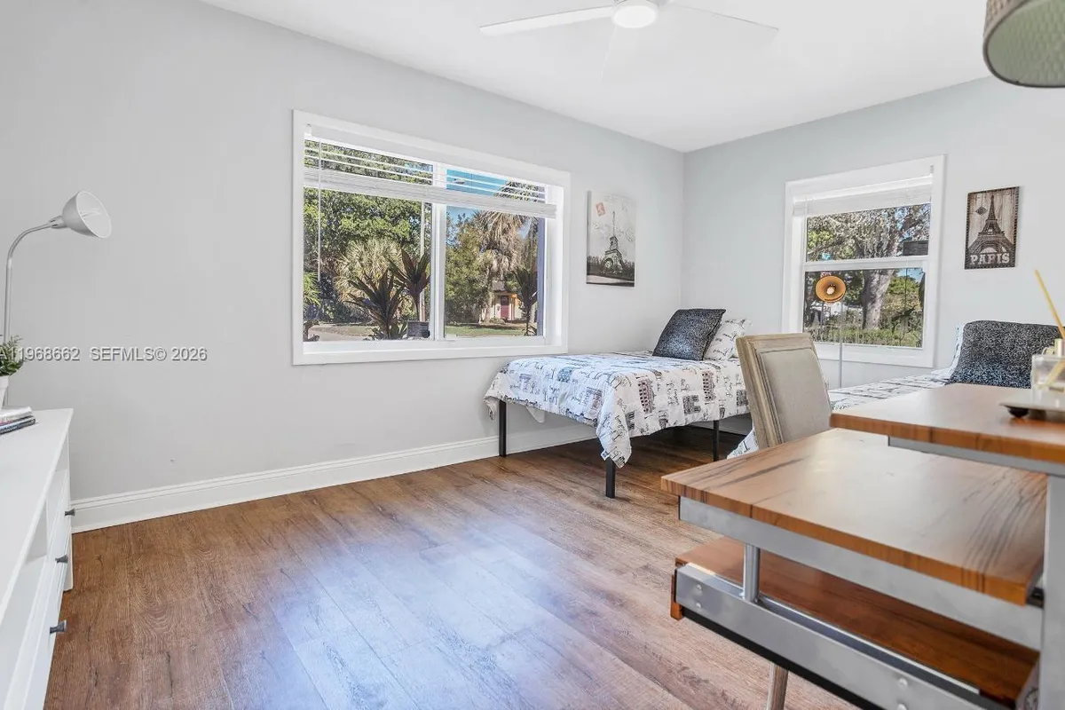 2450 NE 18th St, Pompano Beach FL 33062