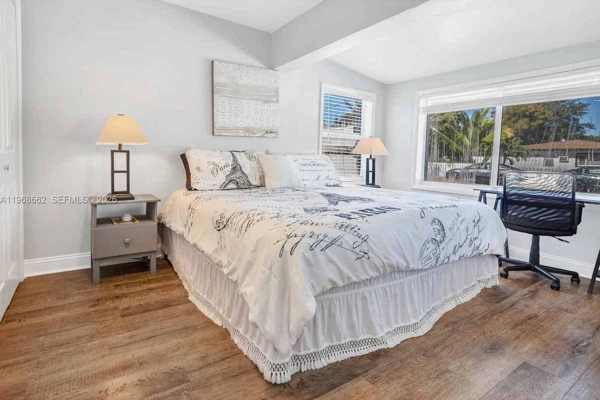 2450 NE 18th St, Pompano Beach FL 33062