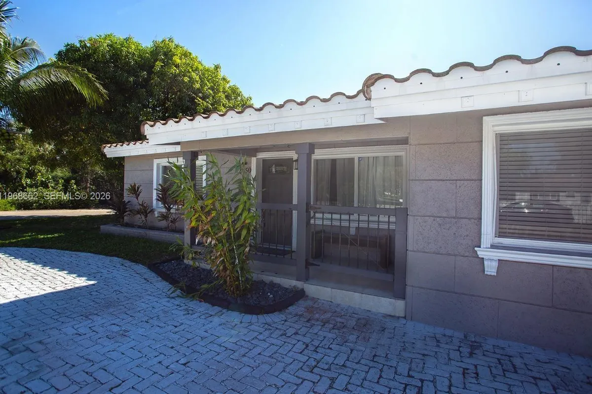 2450 NE 18th St, Pompano Beach FL 33062