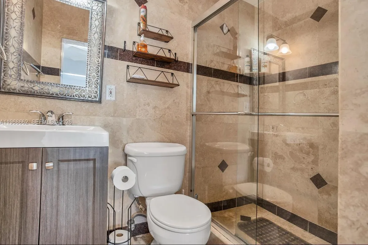 2450 NE 18th St, Pompano Beach FL 33062