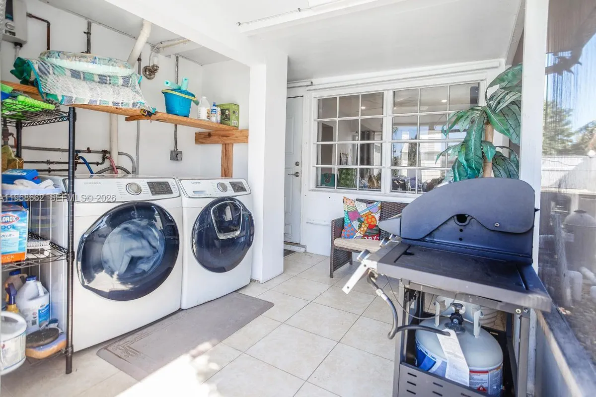 2450 NE 18th St, Pompano Beach FL 33062