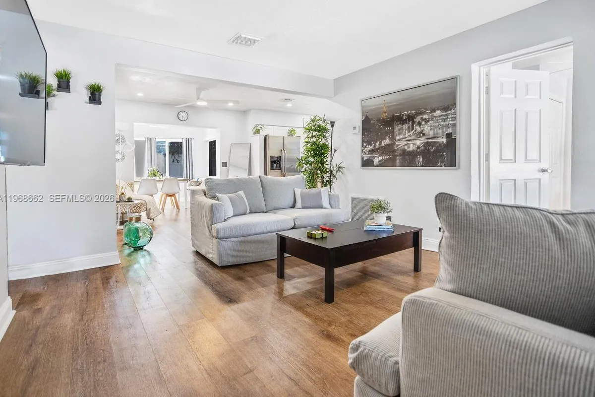 2450 NE 18th St, Pompano Beach FL 33062