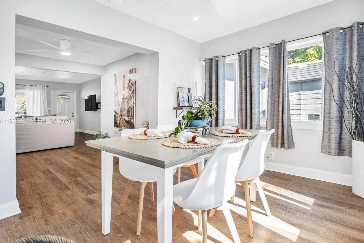 2450 NE 18th St, Pompano Beach FL 33062