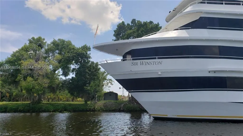 1209 County Rd 78, La Belle FL 33935