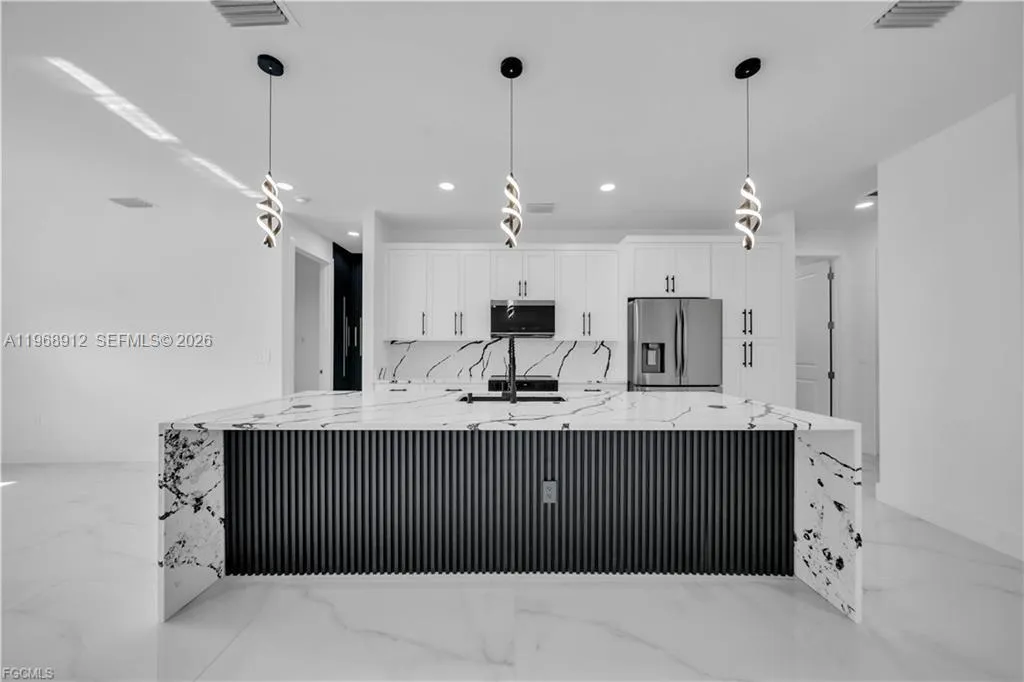 7799 15th PL, La Belle FL 33935