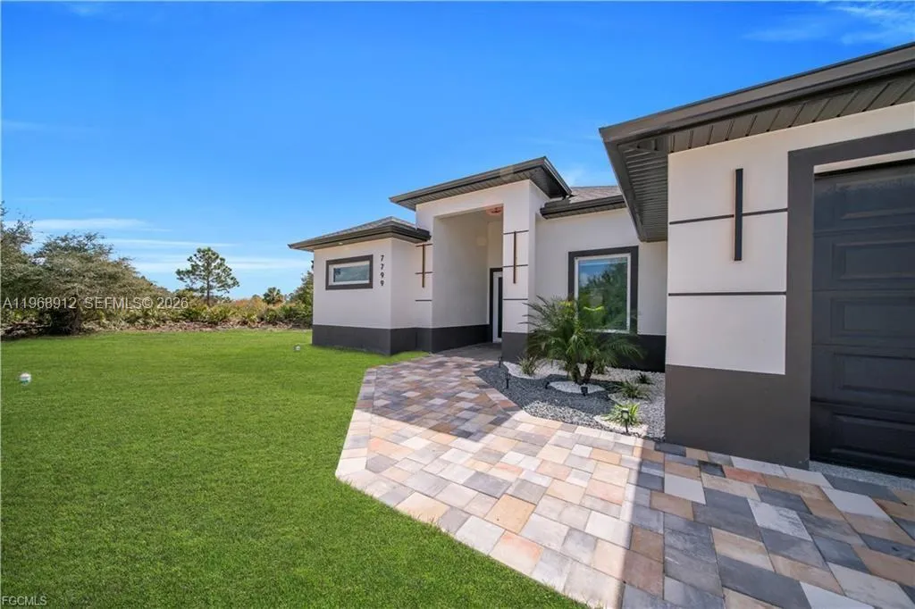 7799 15th PL, La Belle FL 33935