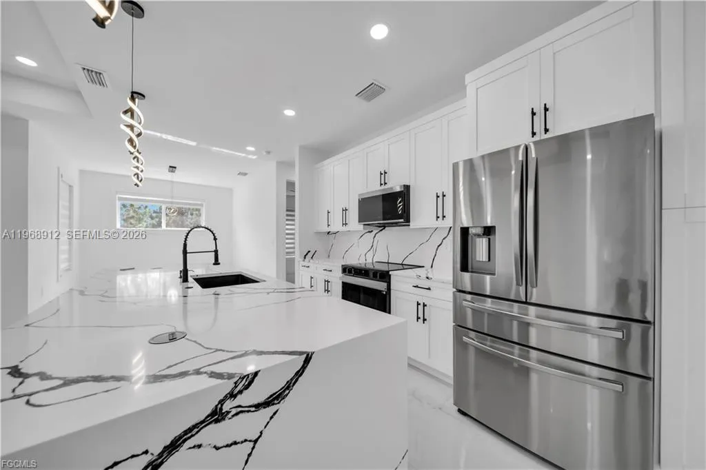 7799 15th PL, La Belle FL 33935