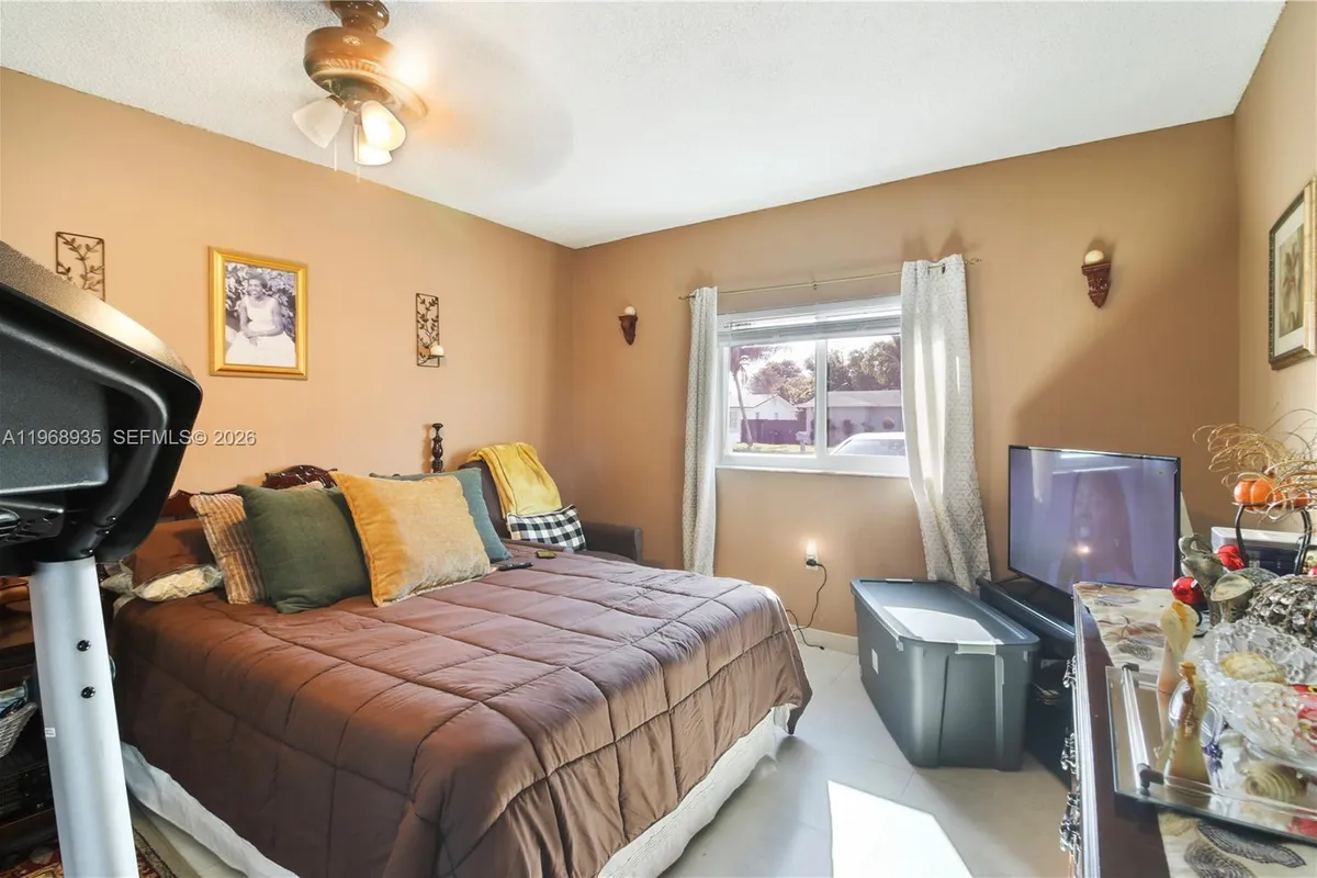 16323 SW 103rd Pl, Miami FL 33157