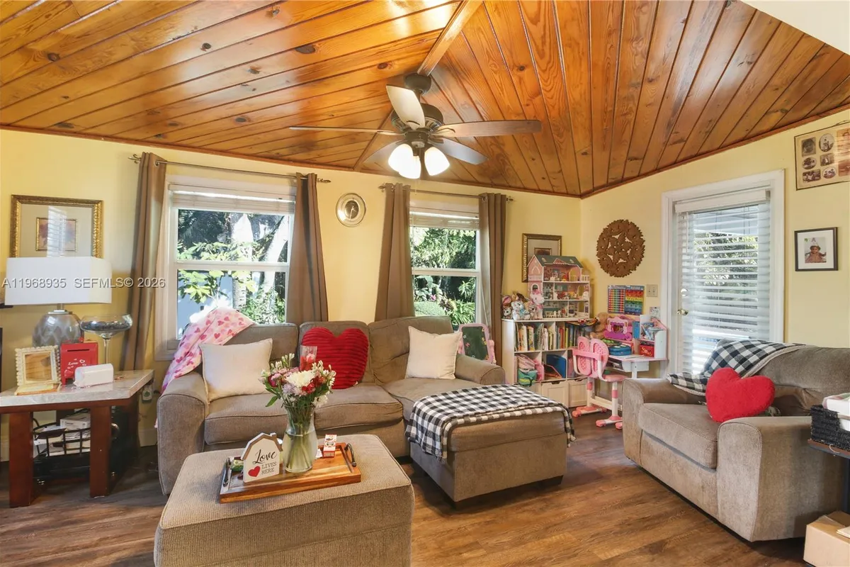 16323 SW 103rd Pl, Miami FL 33157