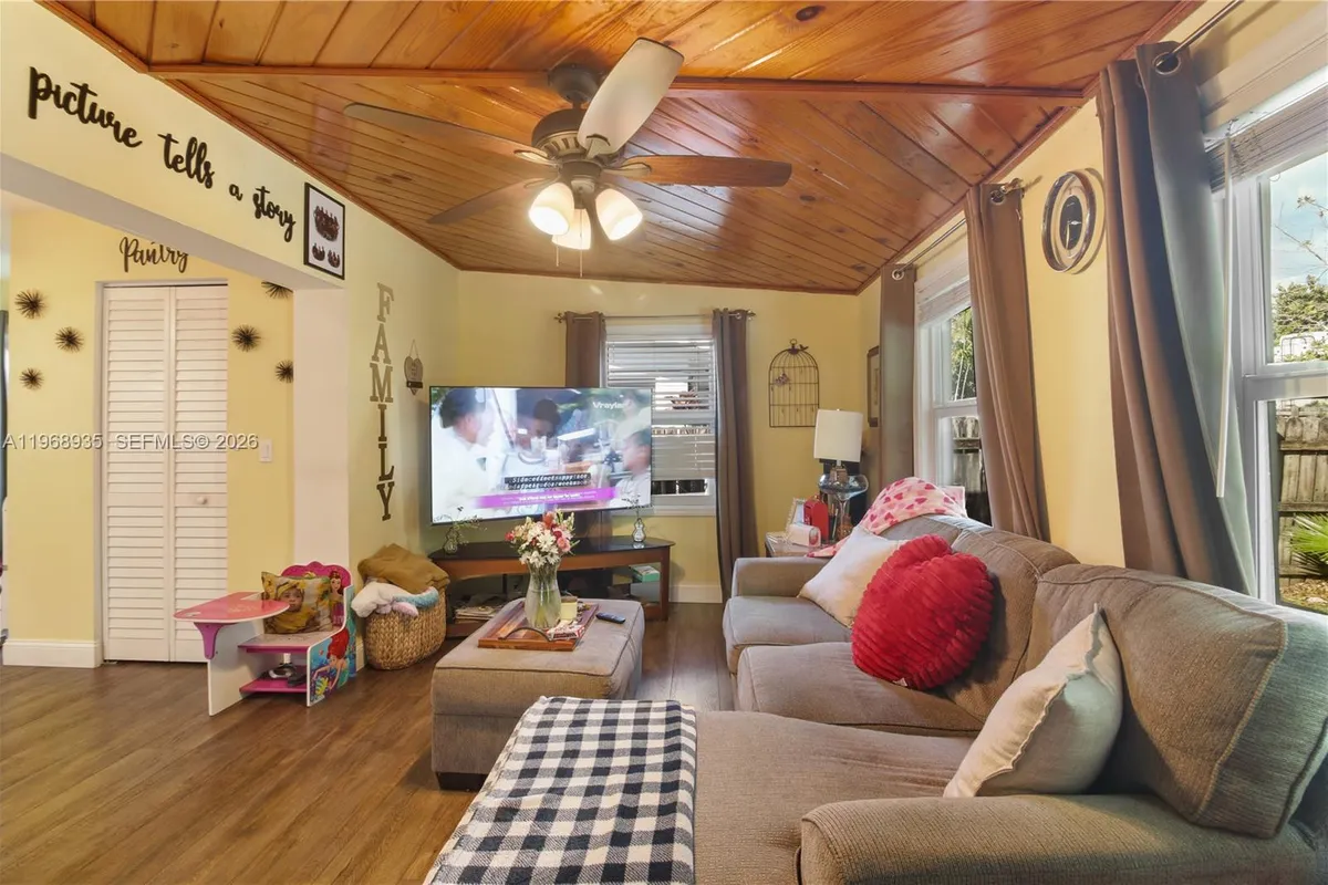 16323 SW 103rd Pl, Miami FL 33157