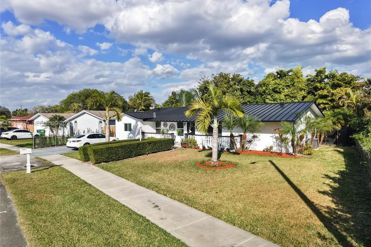 16323 SW 103rd Pl, Miami FL 33157