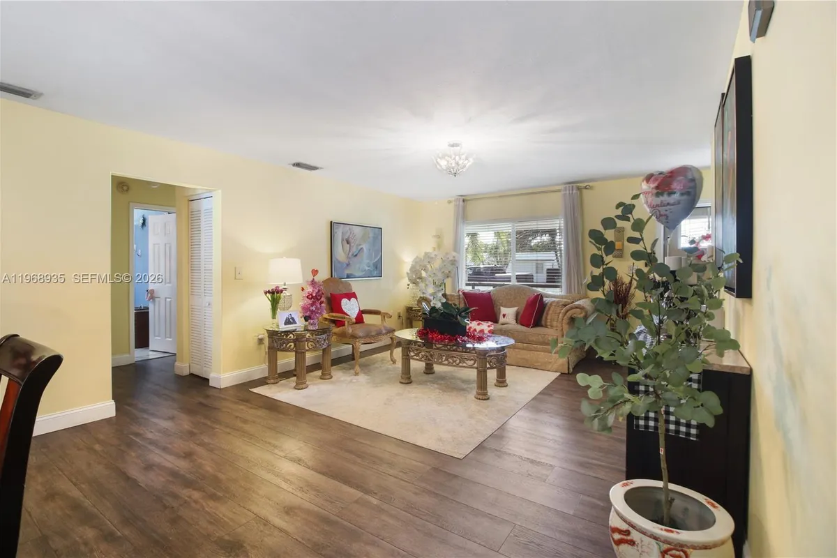 16323 SW 103rd Pl, Miami FL 33157