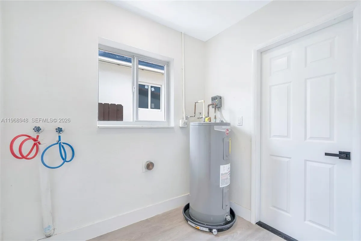 40 SE 3rd Ter, Dania Beach FL 33004