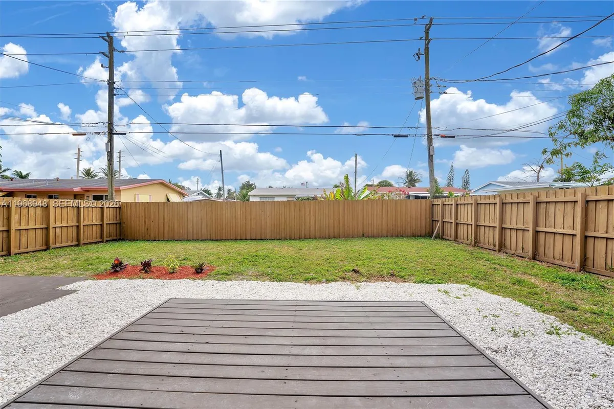 40 SE 3rd Ter, Dania Beach FL 33004
