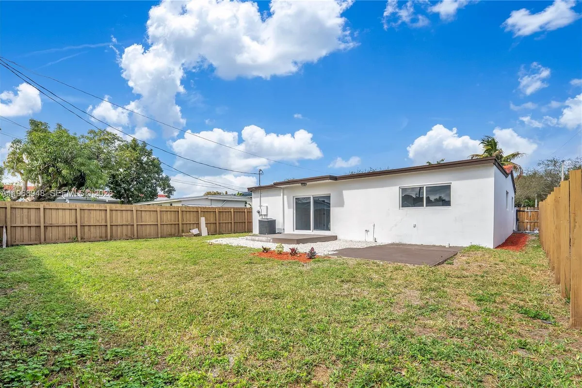 40 SE 3rd Ter, Dania Beach FL 33004