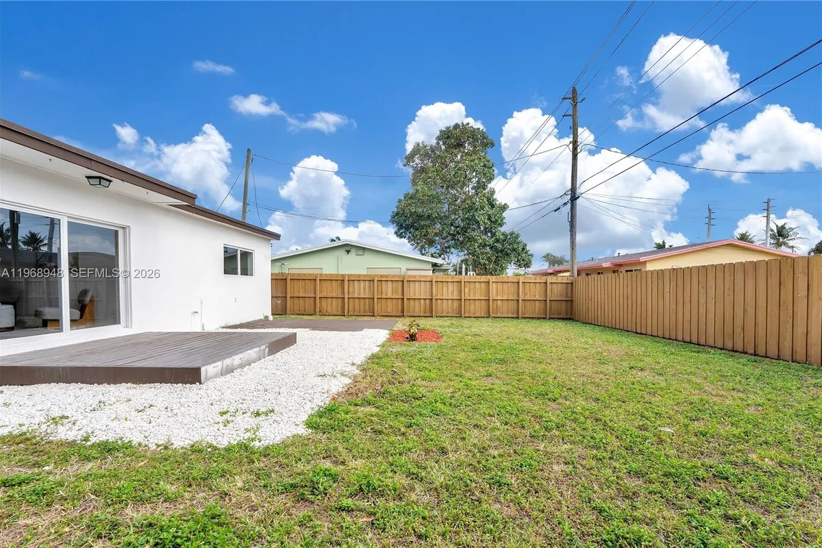 40 SE 3rd Ter, Dania Beach FL 33004