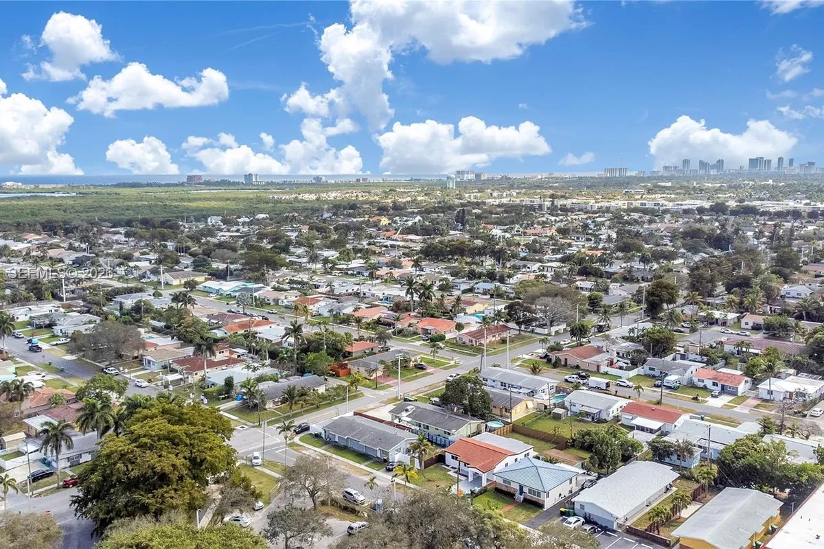 40 SE 3rd Ter, Dania Beach FL 33004