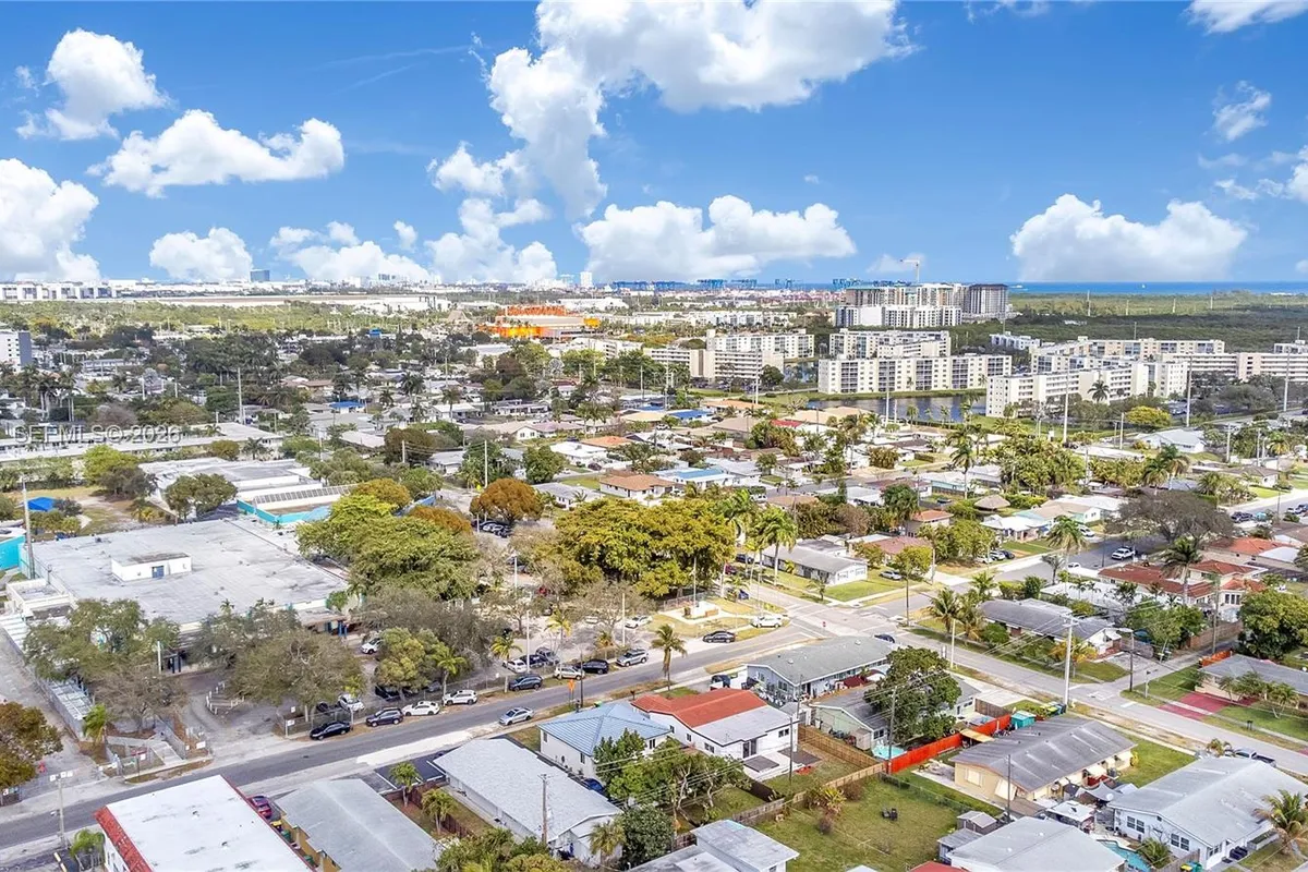 40 SE 3rd Ter, Dania Beach FL 33004