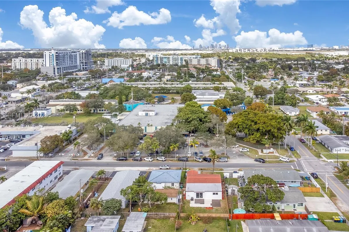 40 SE 3rd Ter, Dania Beach FL 33004