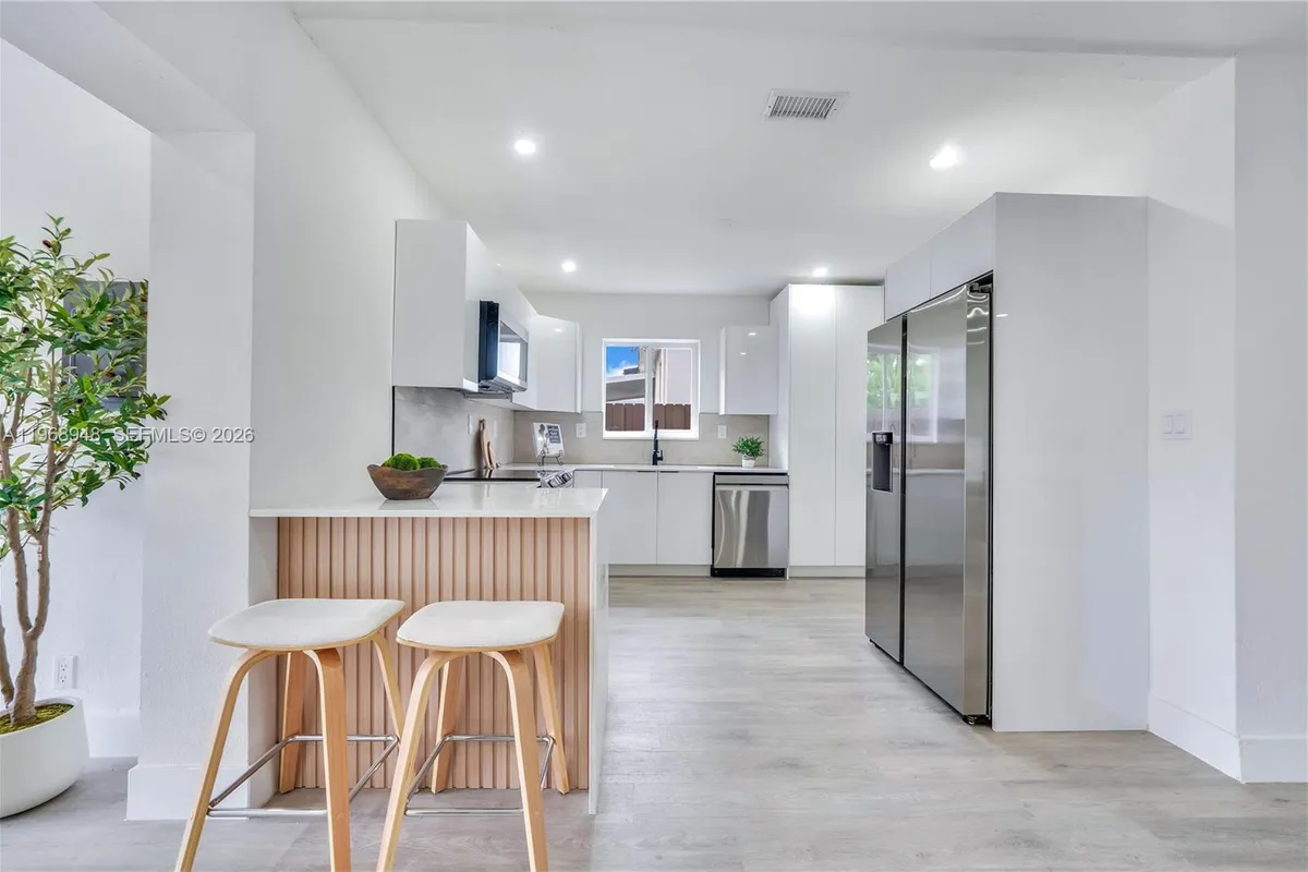 40 SE 3rd Ter, Dania Beach FL 33004