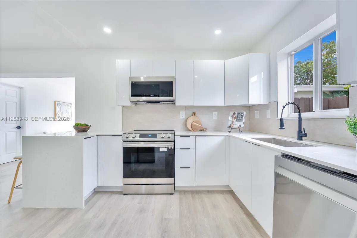 40 SE 3rd Ter, Dania Beach FL 33004