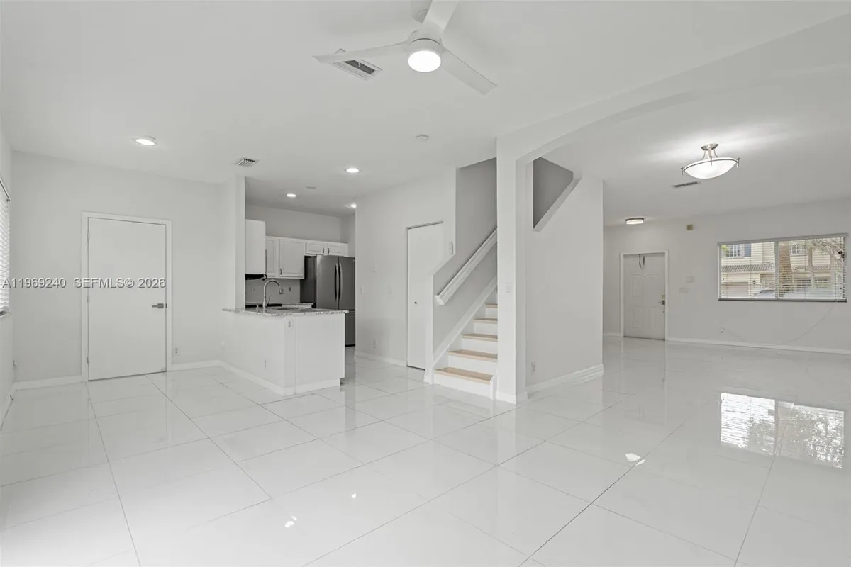 4722 Lago Vista Dr, Coconut Creek FL 33073