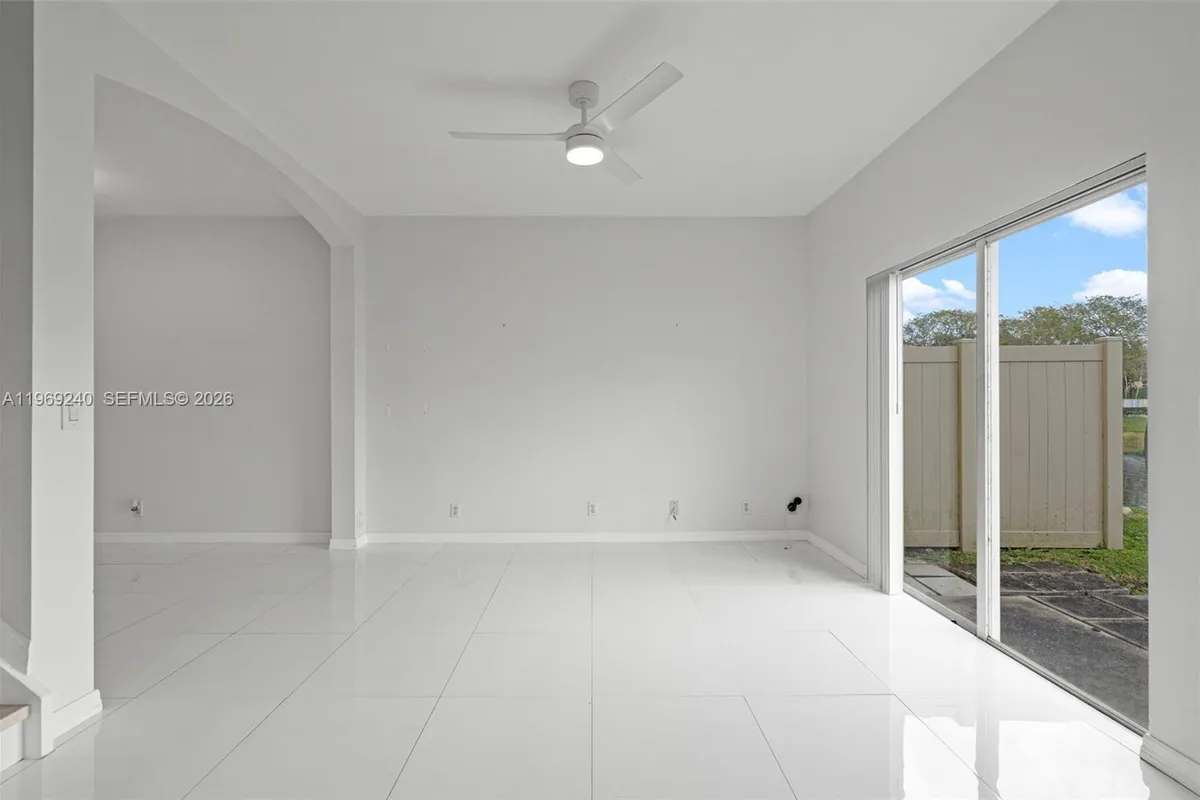 4722 Lago Vista Dr, Coconut Creek FL 33073