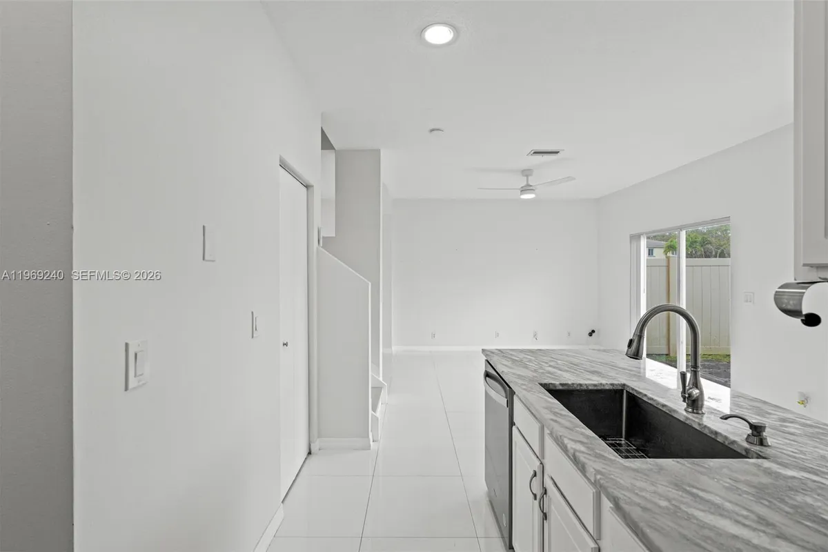 4722 Lago Vista Dr, Coconut Creek FL 33073