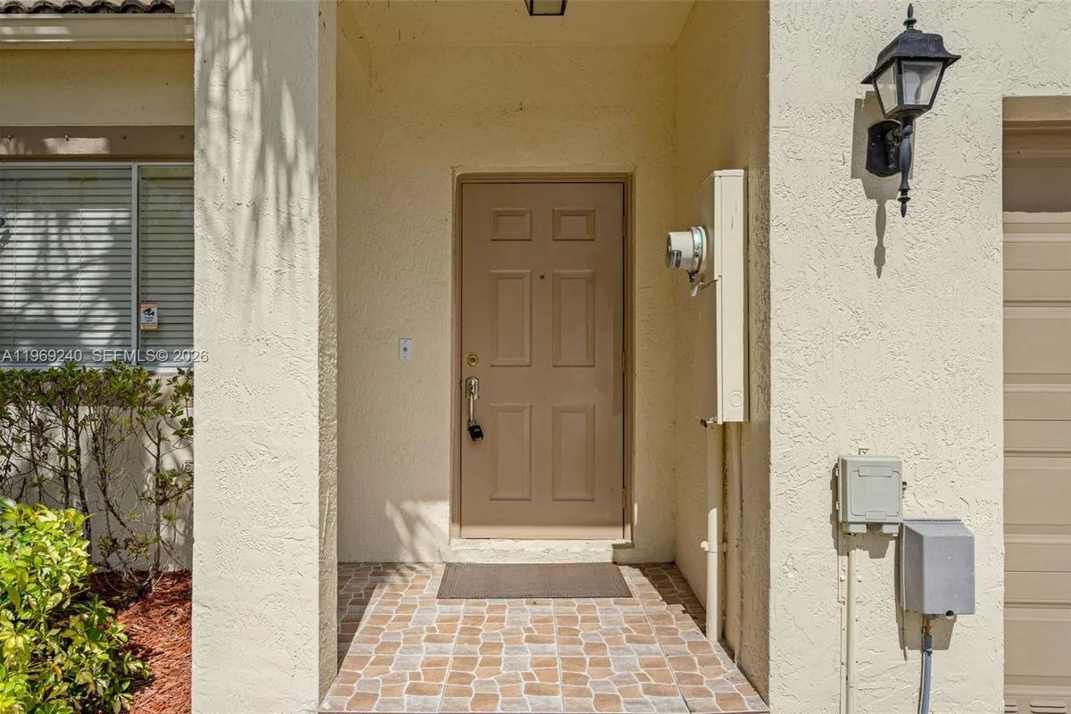 4722 Lago Vista Dr, Coconut Creek FL 33073