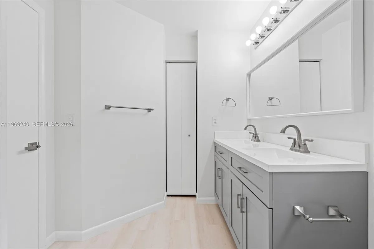 4722 Lago Vista Dr, Coconut Creek FL 33073