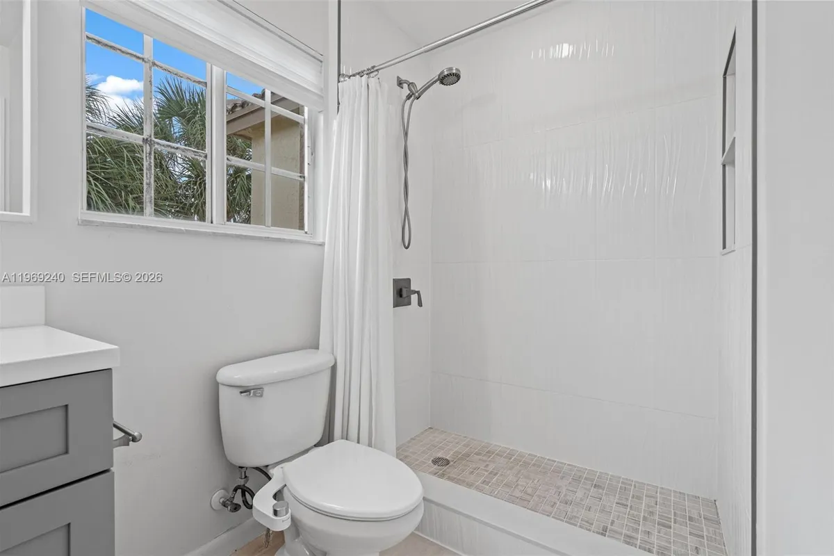 4722 Lago Vista Dr, Coconut Creek FL 33073