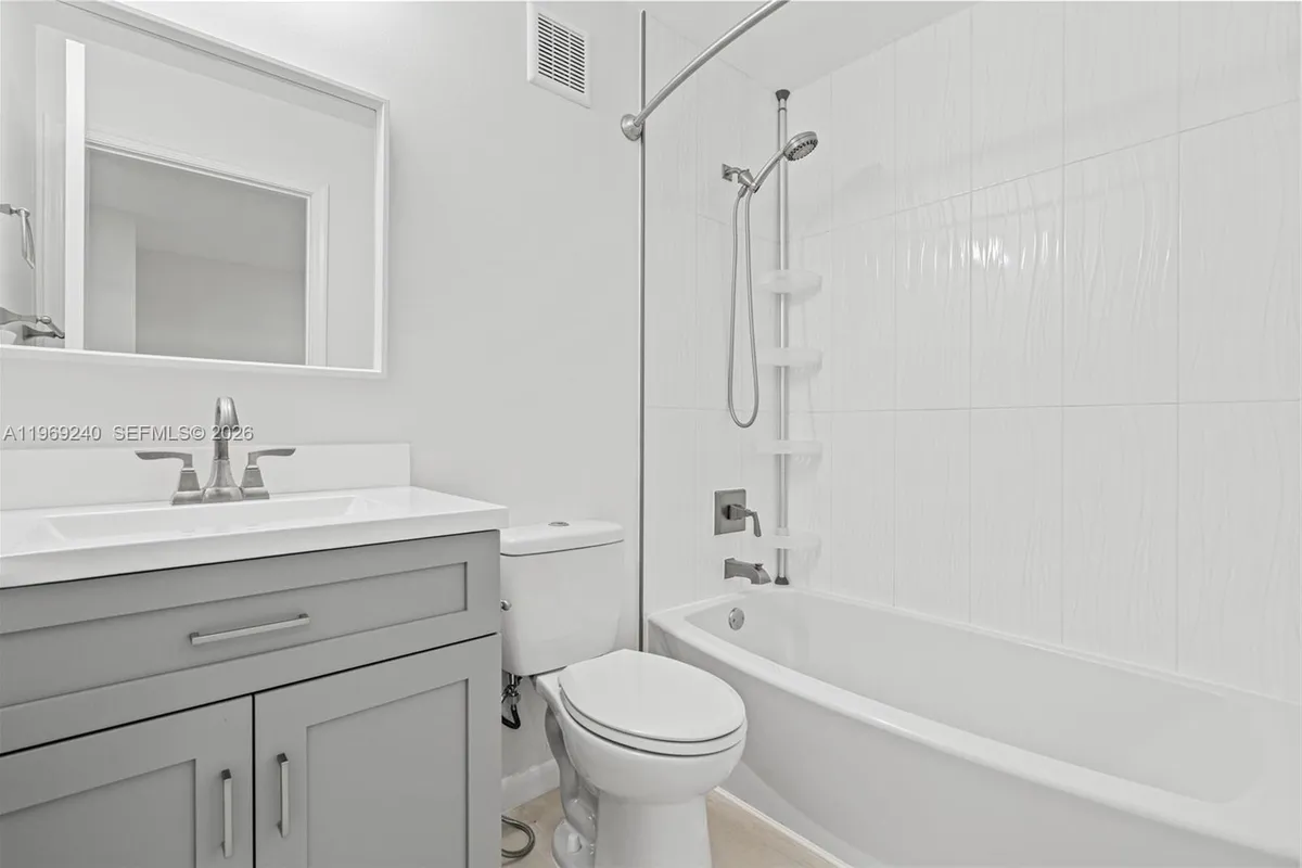 4722 Lago Vista Dr, Coconut Creek FL 33073