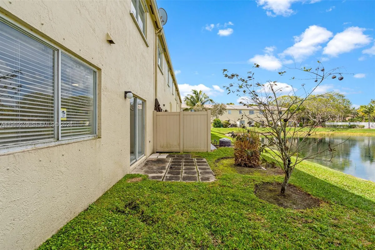 4722 Lago Vista Dr, Coconut Creek FL 33073