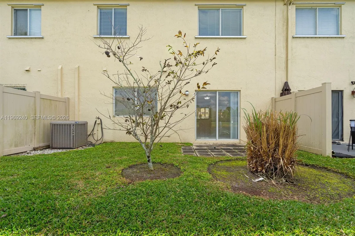 4722 Lago Vista Dr, Coconut Creek FL 33073