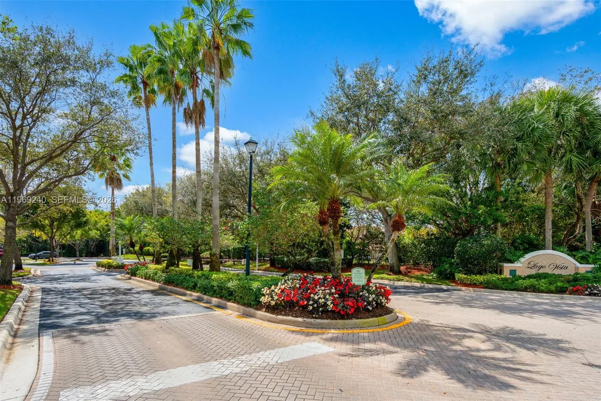 4722 Lago Vista Dr, Coconut Creek FL 33073