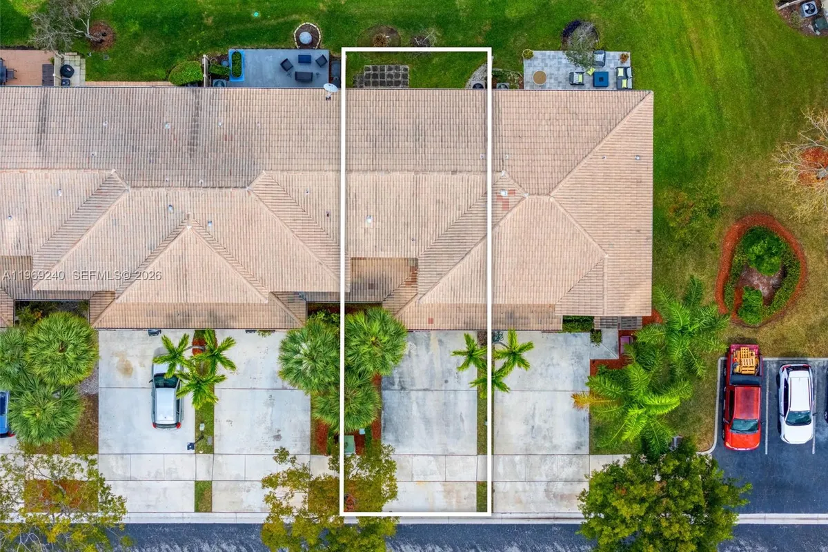 4722 Lago Vista Dr, Coconut Creek FL 33073