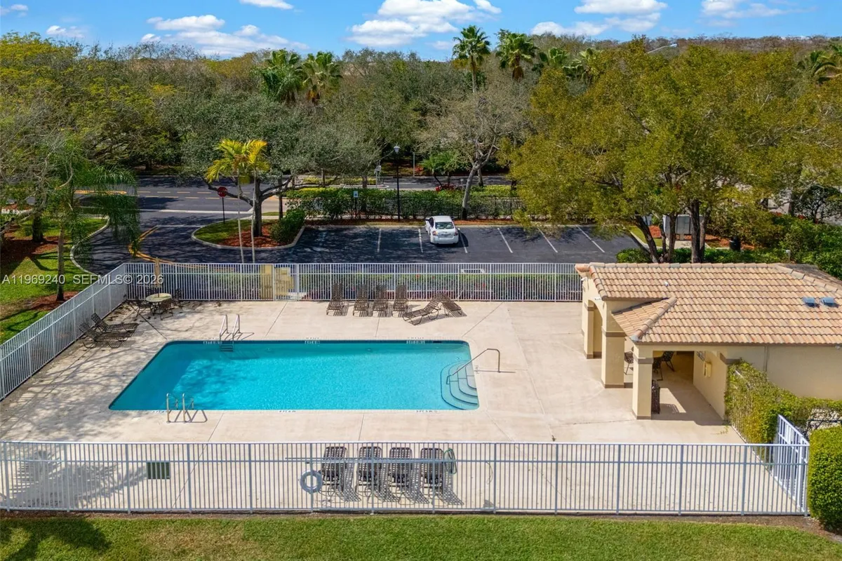 4722 Lago Vista Dr, Coconut Creek FL 33073