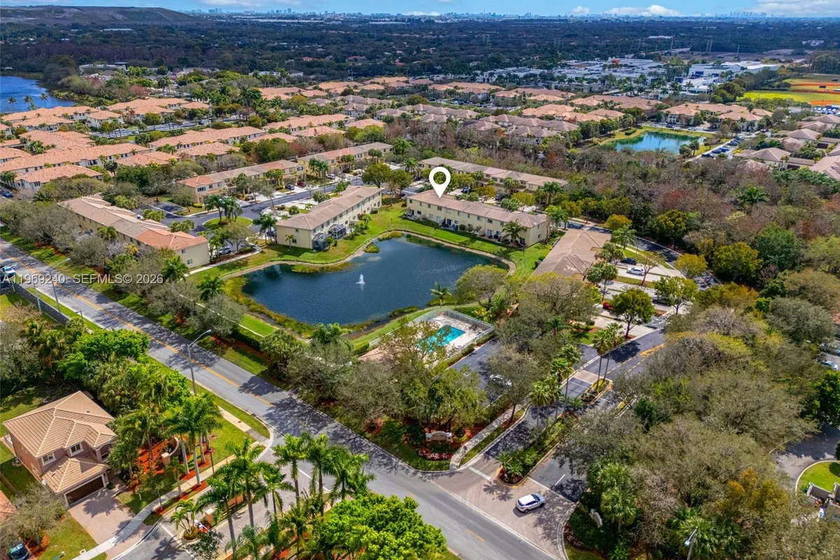 4722 Lago Vista Dr, Coconut Creek FL 33073