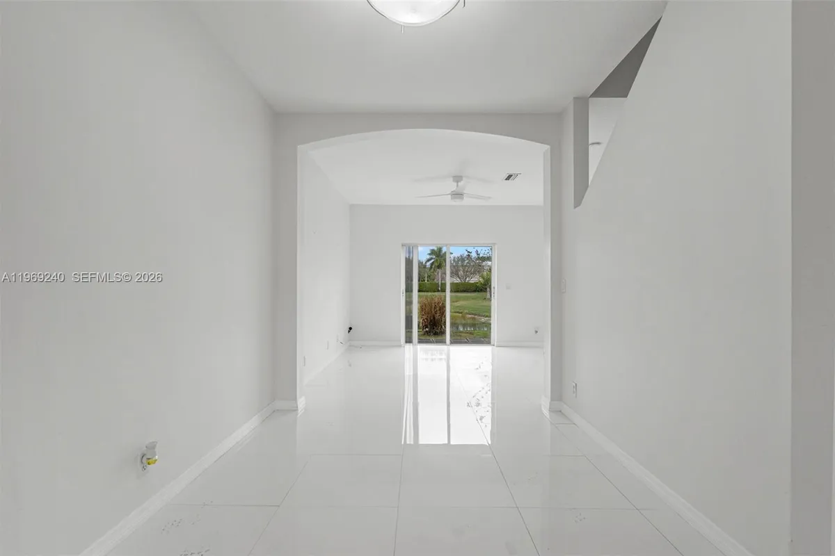 4722 Lago Vista Dr, Coconut Creek FL 33073