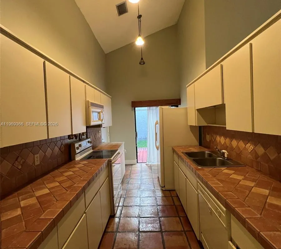 7512 SW 95th Pl, Miami FL 33173