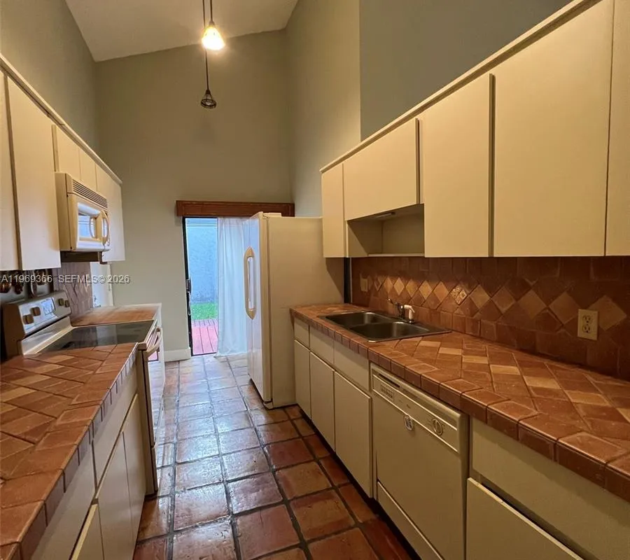 7512 SW 95th Pl, Miami FL 33173