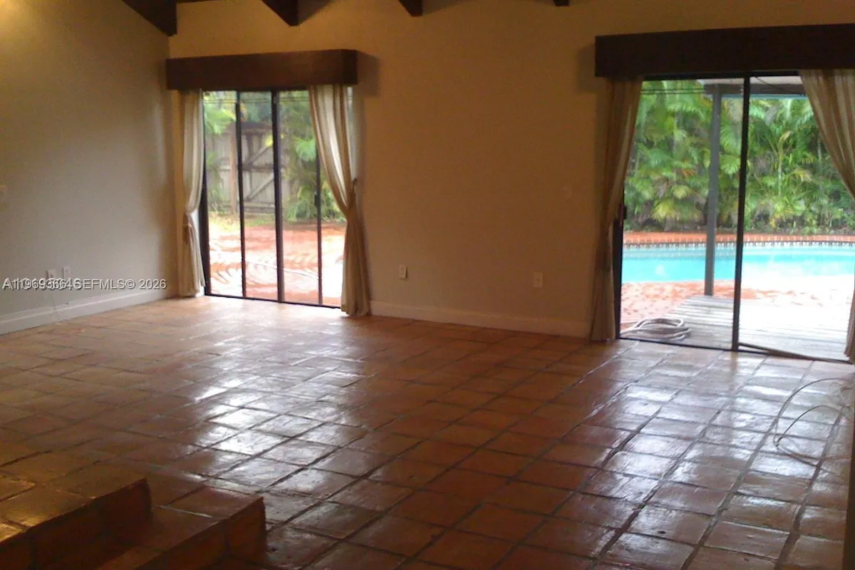 7512 SW 95th Pl, Miami FL 33173