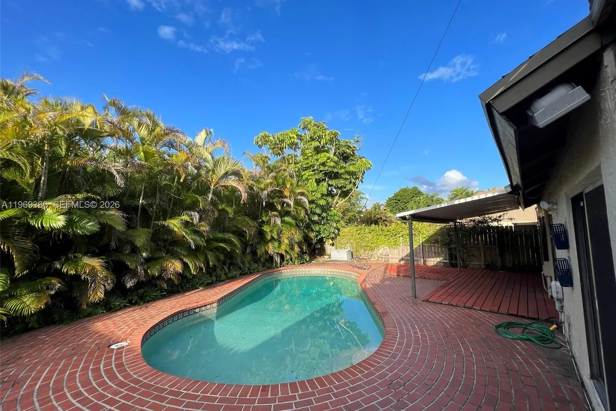 7512 SW 95th Pl, Miami FL 33173